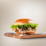 برغر دجاج بصوص الفطر (تشيكن مشروم)